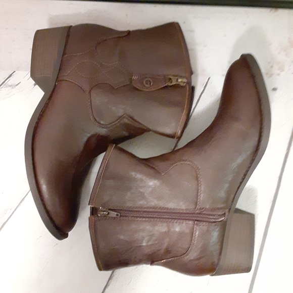 G by GUESS WESTERN STYLE BOOTIES - Picture 2 of 7